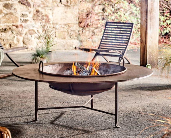 Iron fire pit