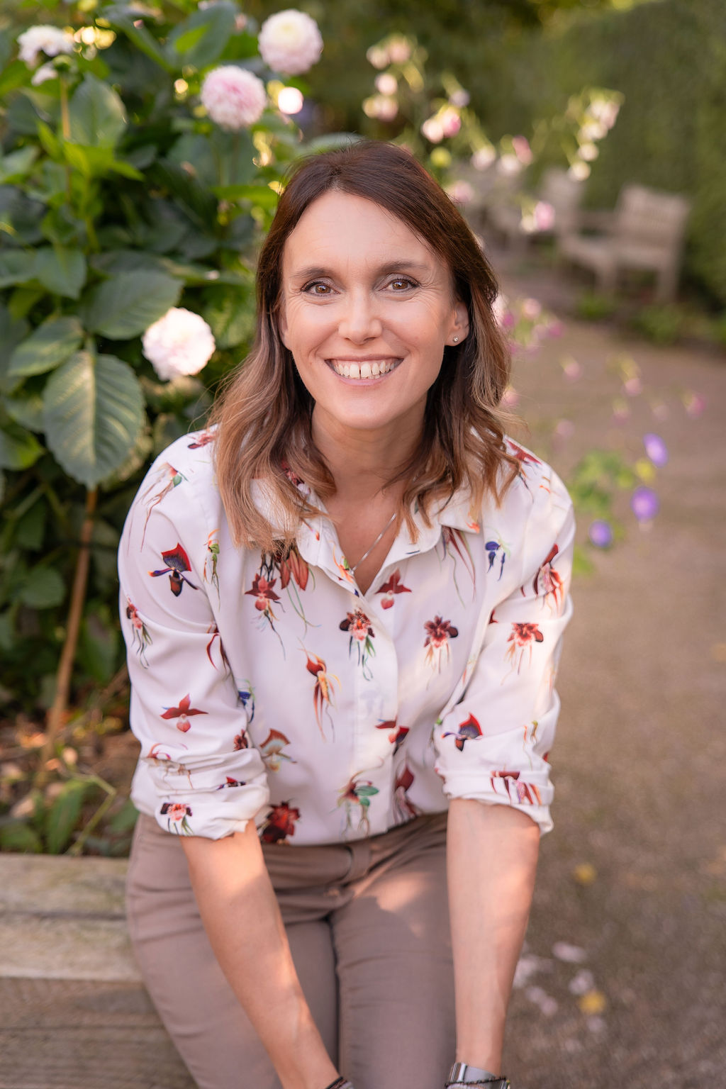 Amy_Claire_Barnes_Photography_Branding_Photoshoot_(Studio_Hummingbird)-03786 Garden designer Victoria Rumens sitting on a bench