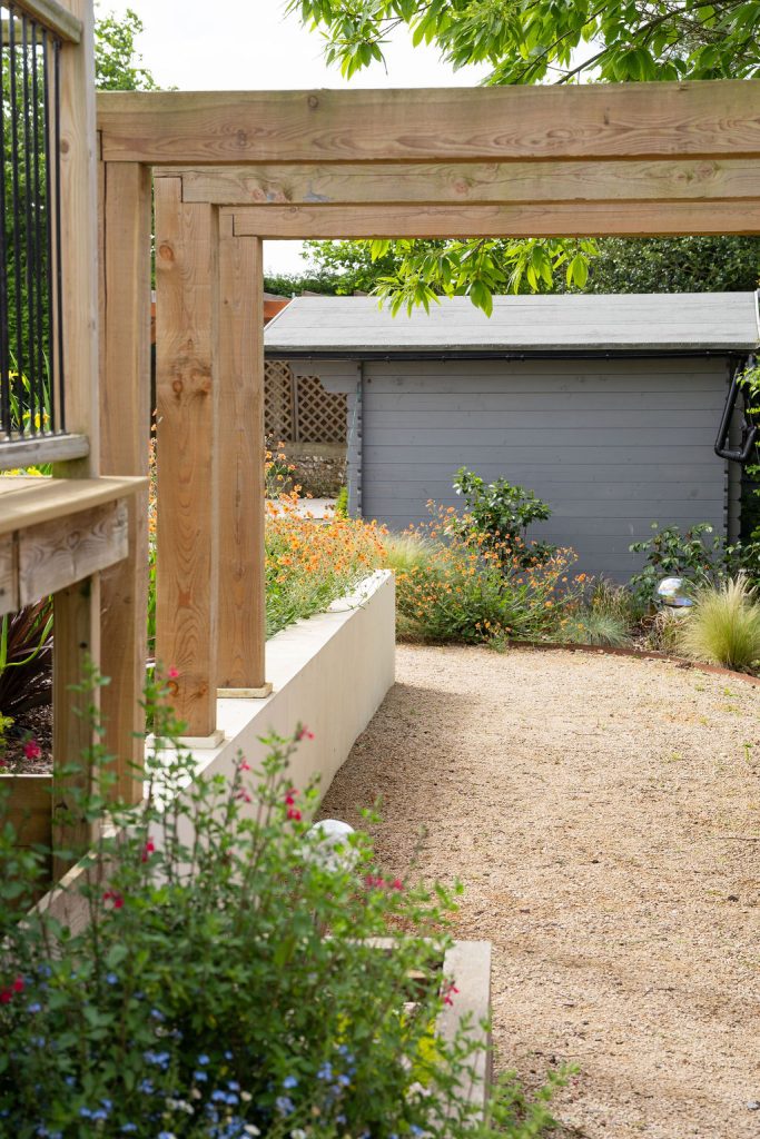 Studio Hummingbird | Garden Style Quiz Oak pergola and rendered raised beds